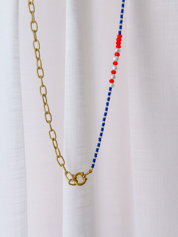 Ketting met helft schakels en fijne pareltjes en parelmoer