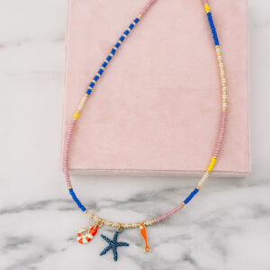 Fijne pareltjes ketting met zomerse hangertjes