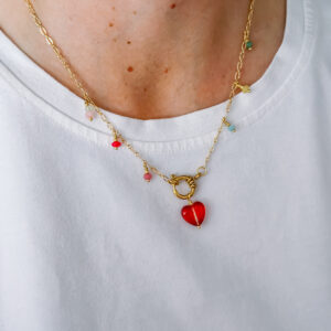 Schakelketting met hangertjes en slotje in het midden